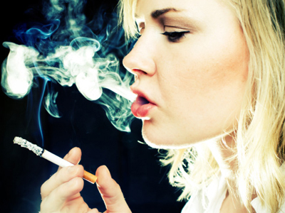 Γυναίκες, κόψτε το κάπνισμα!